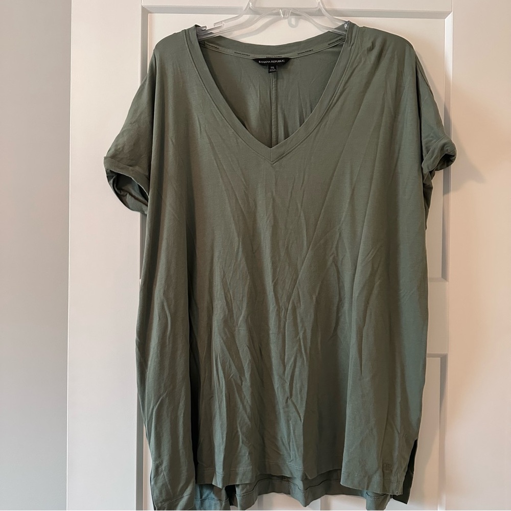 Banana Republic Sage Green V-Neck Short Sleeve Tee Size XXL